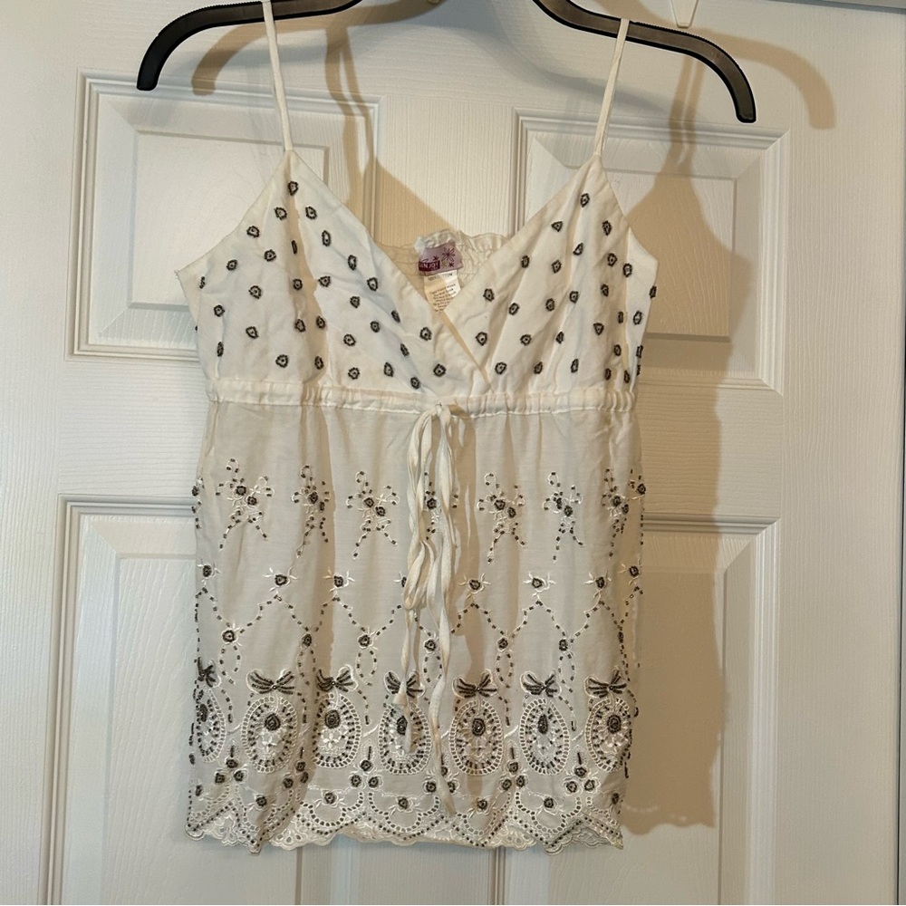San Joy Elegant White Embroidered and Beaded Women's Top Size M